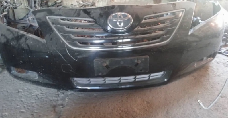 Передний бампер от Toyota Camry 2 2008